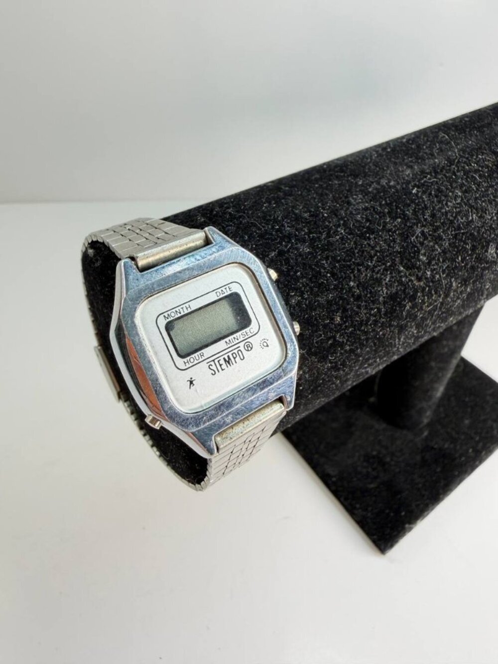 Vintage Stempo Digital Watch – Retro 1970s/80s Style – Stainless Steel Bracelet